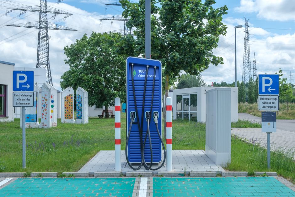 Public electric vehicle charging station